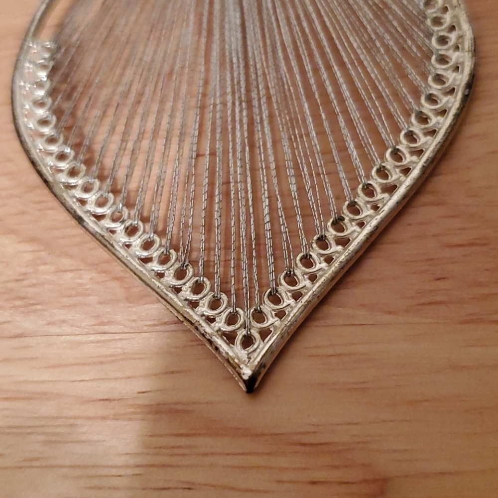 Large costume earrings - Picture 4 of 4